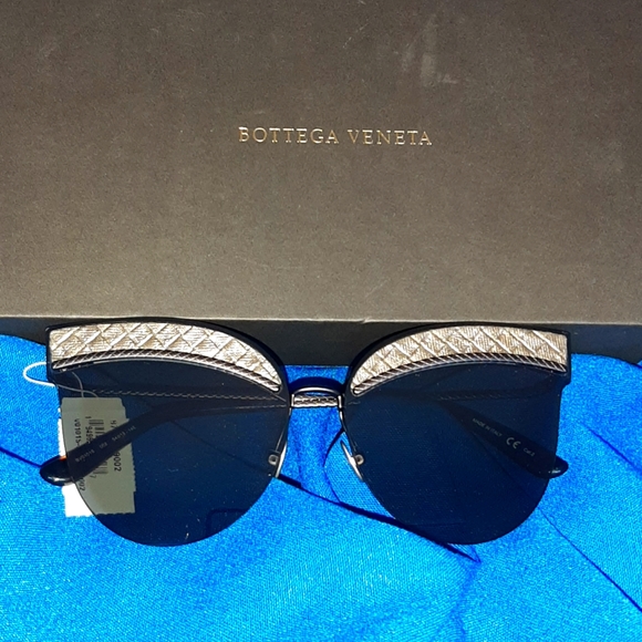 Bottega Veneta Cat eye sunglasses - Picture 2 of 13